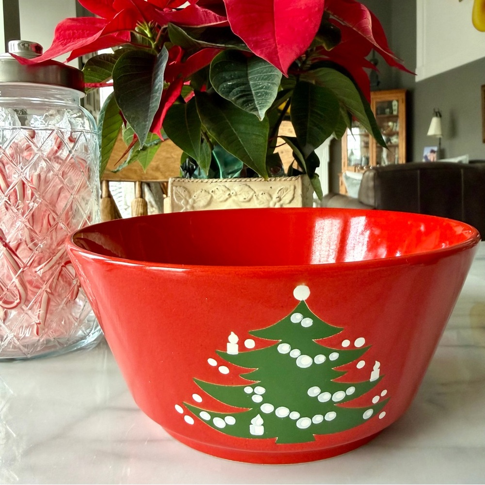 WAECHTERSBACH•Christmas Tree Serving Bowl•Classic Red•Trees All-Around•8.75”x 4”